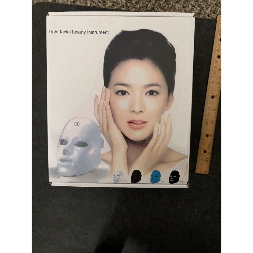 8 light facial mask NIB